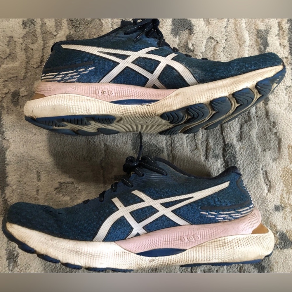 Asics Blue Women’s Running Shoes Gel Nimbus 24 Size 8.5 pink